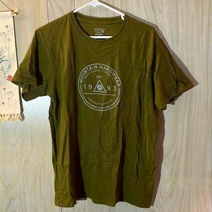 Mountain hardware graphic tee